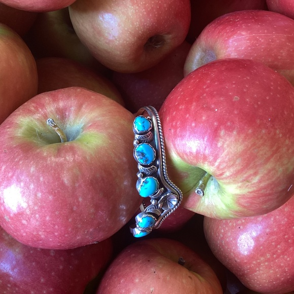 Beautiful Navajo Native American Sterling Silver Signed Six Stone Turquoise Cuff - Picture 2 of 12